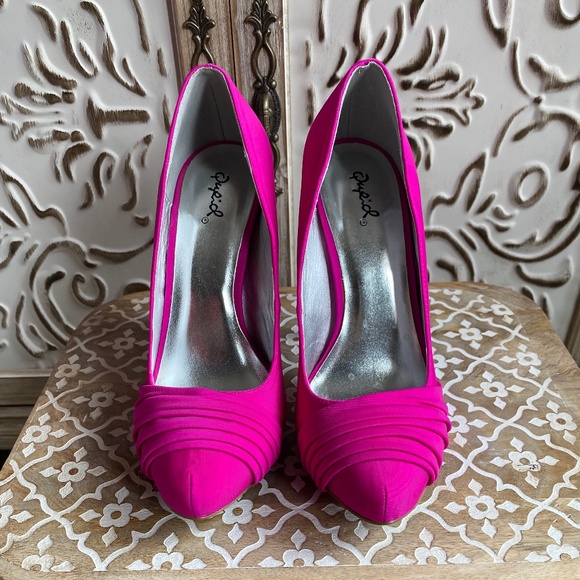 Qupid Hot Pink Pleated Heels - Picture 3 of 8